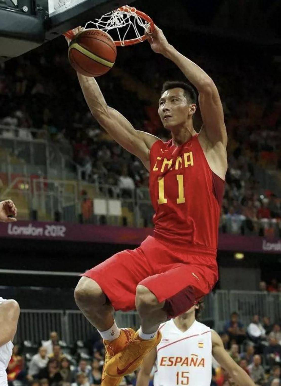 爱游戏中国官网-NBA球员易建联领衔本土球星，在联赛中大放异彩