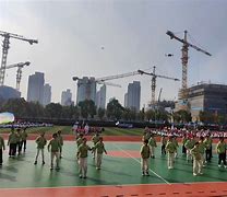 关于足球赛场上的风云变幻，让人目不暇接的信息